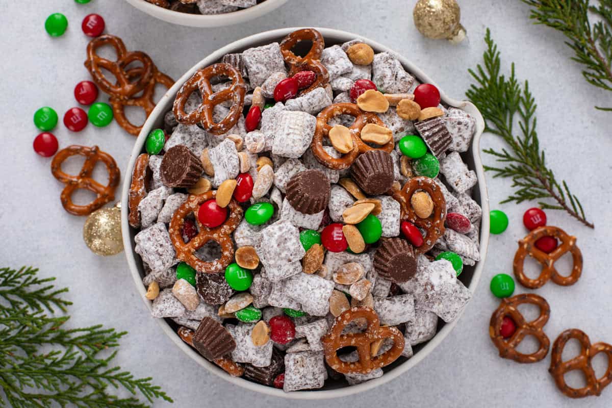 Customize Your Reindeer Chow: Easy Holiday Mix Variations