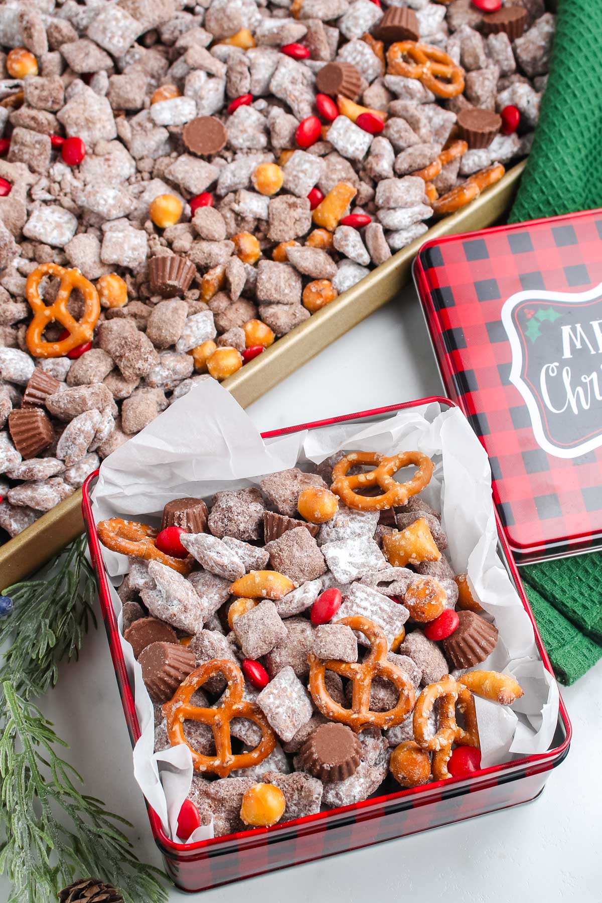 Festive Reindeer Chow: Perfect for Holiday Parties & Gifts